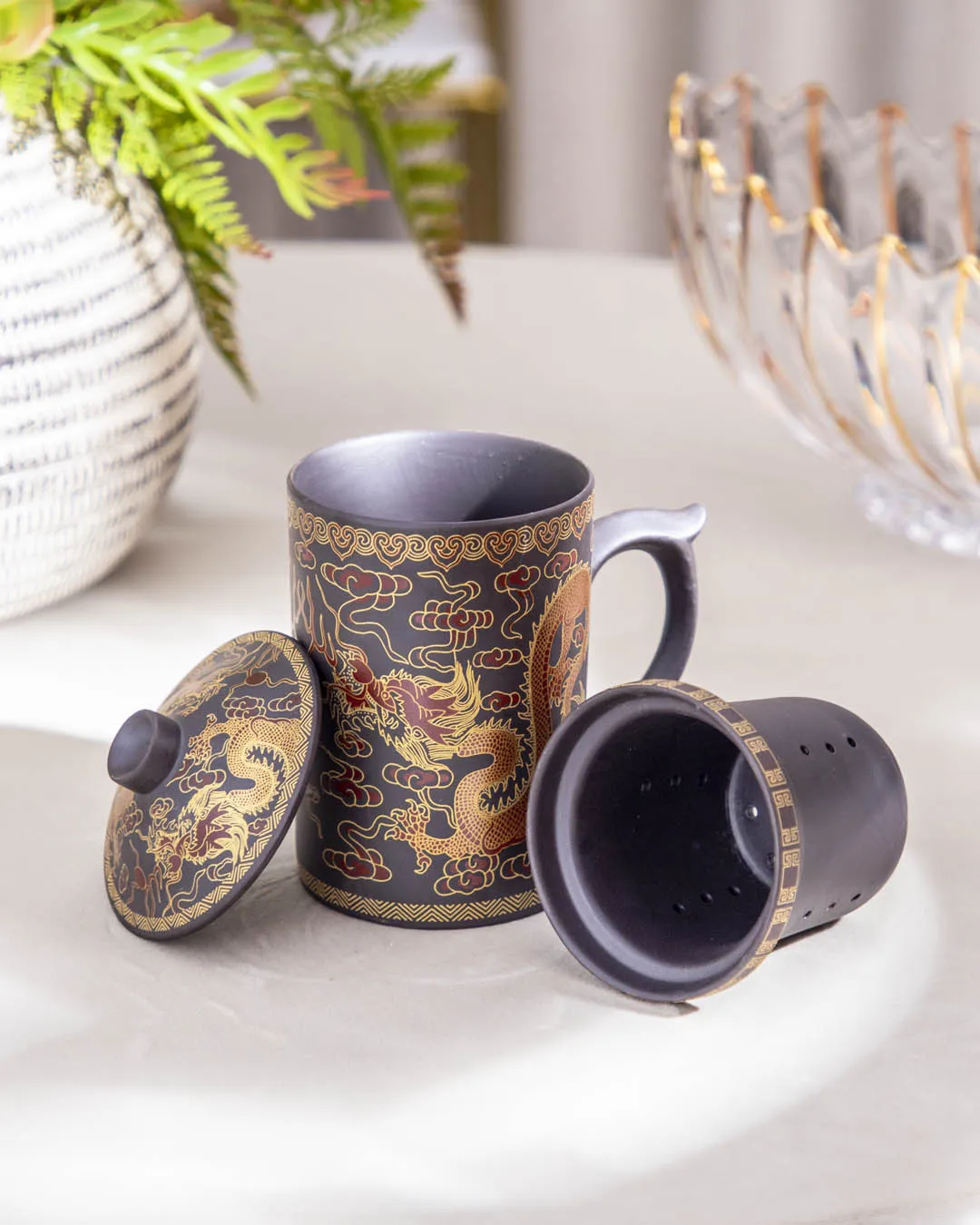 'Dragon' Stoneware Lidded Mug - Dark Brown