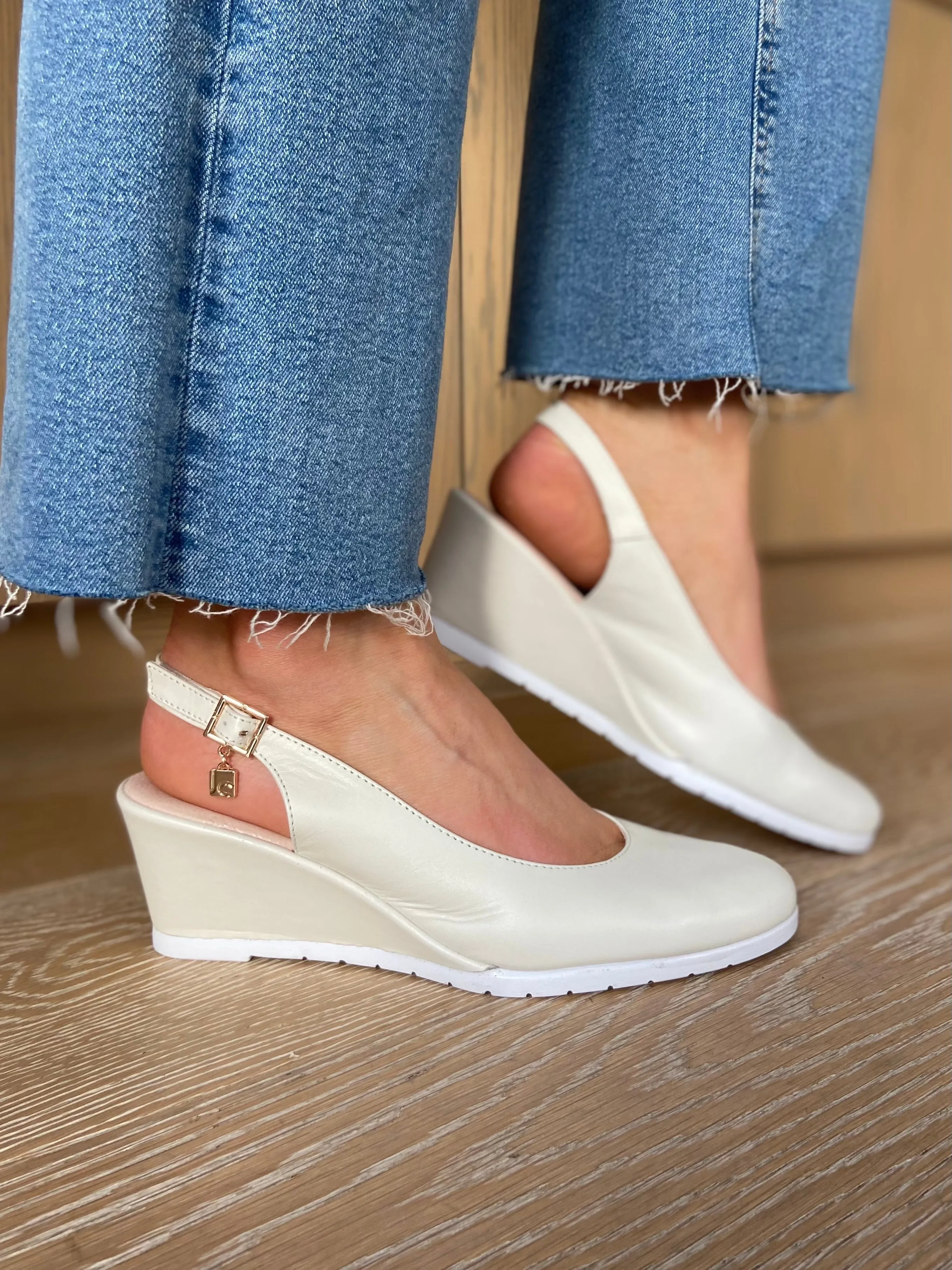 Slingback Wedge - Cream