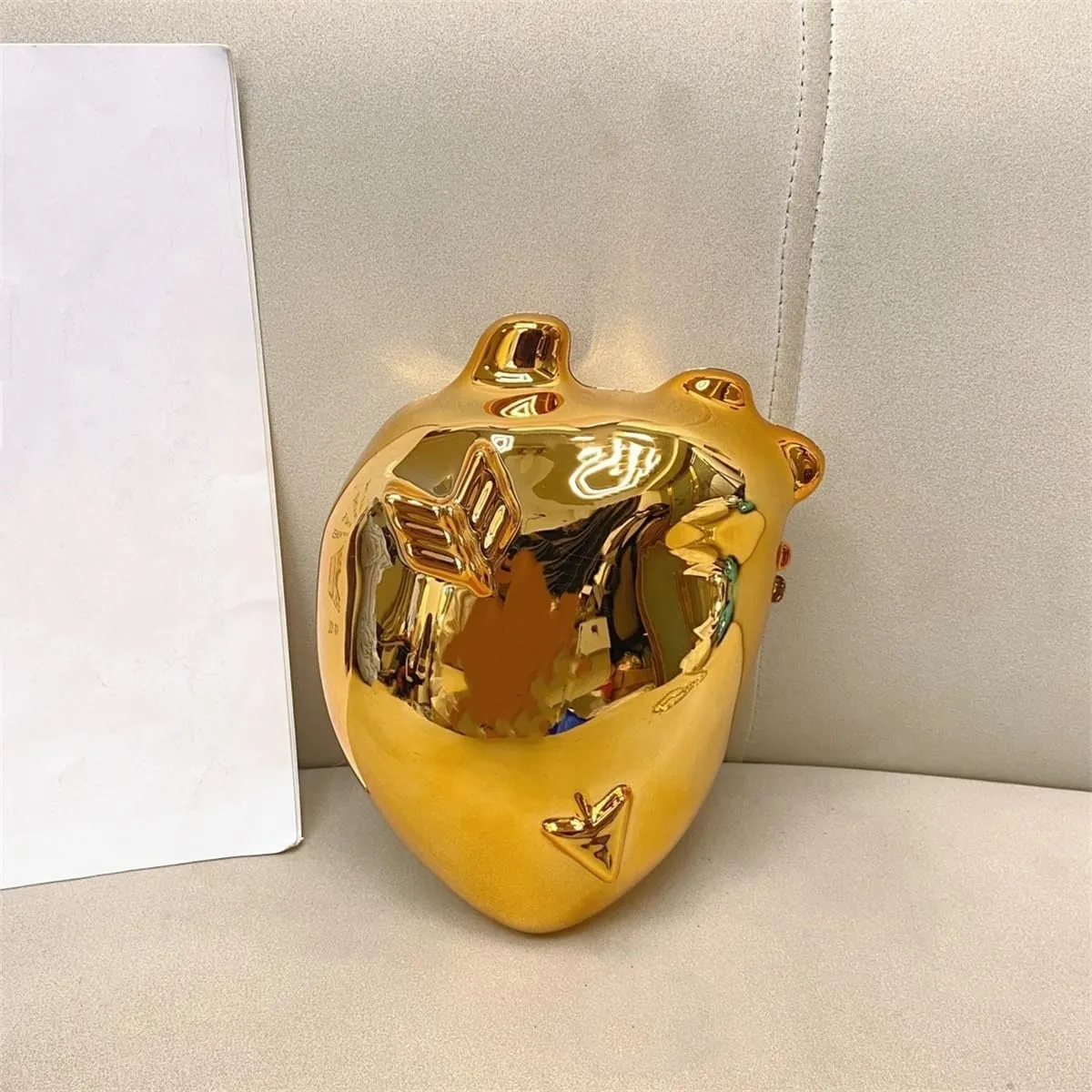 Women Heart Shaped Metallic Acrylic Clutch Unique Acrylic Purse Sparkly Handbag Fancy Evening Bags for Party Prom