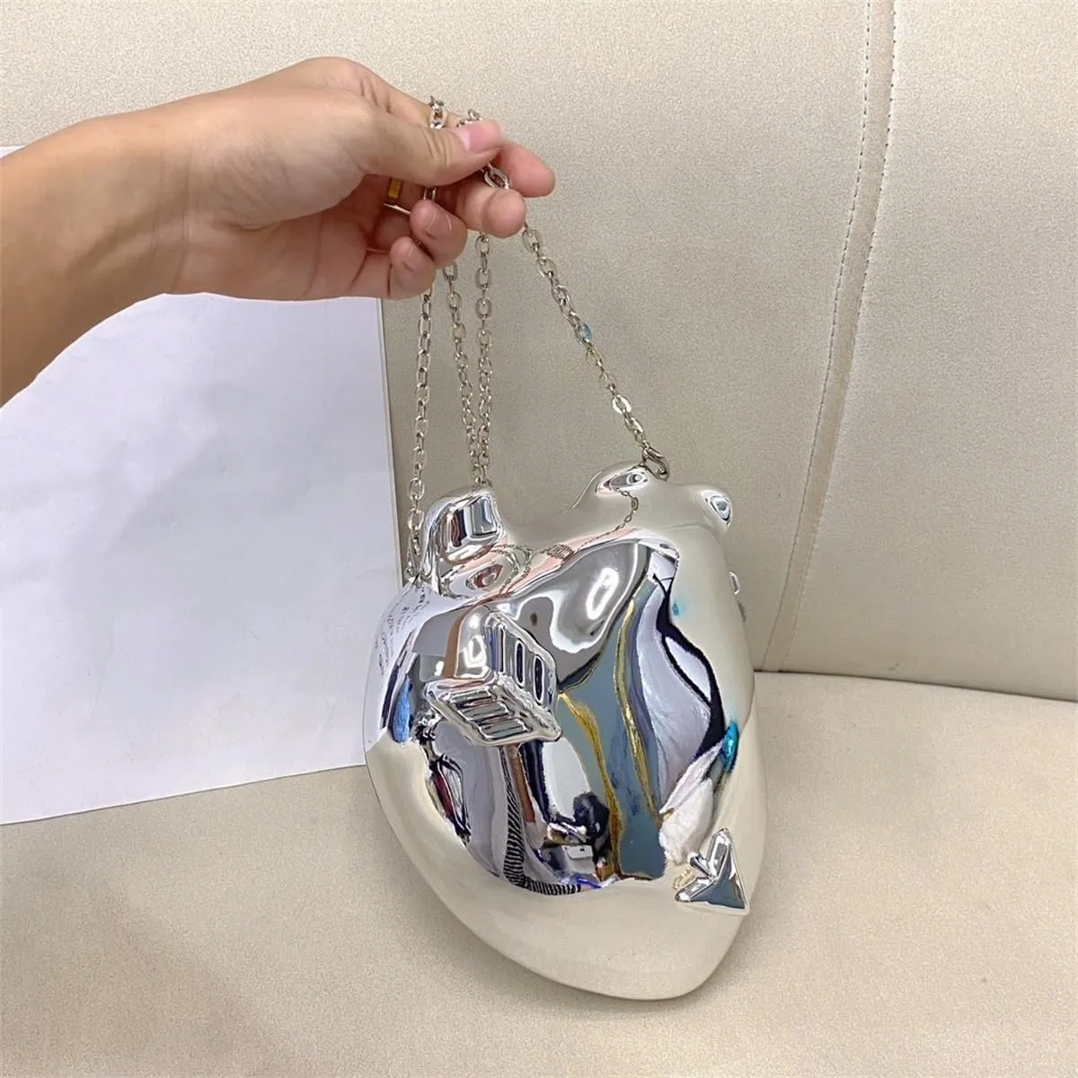 Women Heart Shaped Metallic Acrylic Clutch Unique Acrylic Purse Sparkly Handbag Fancy Evening Bags for Party Prom